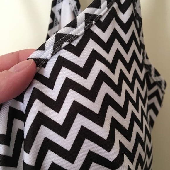 Gap body chevron workout tank size extra small - Picture 5 of 6